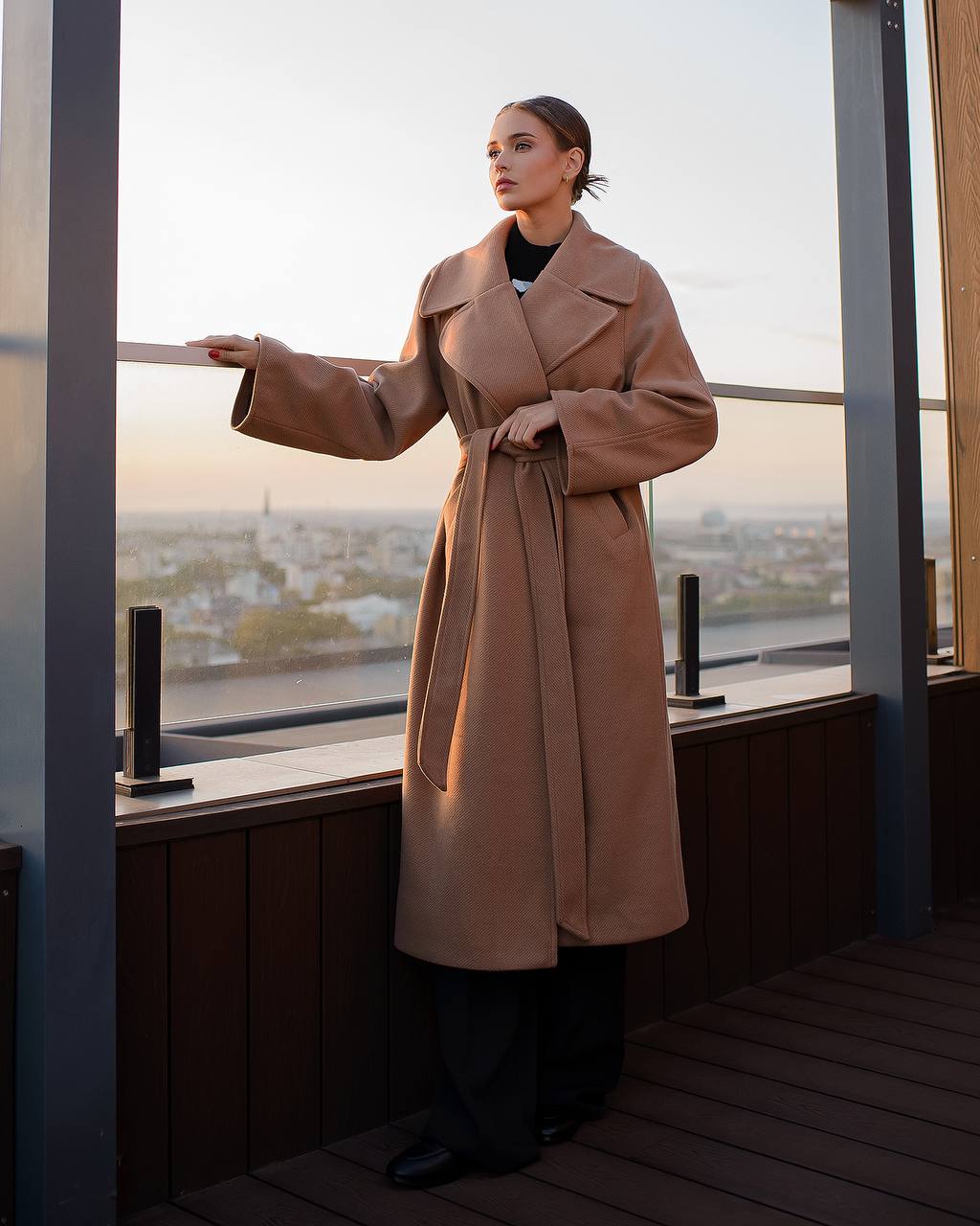 Oversized Women's Coat in Camel Color with Wool Thread