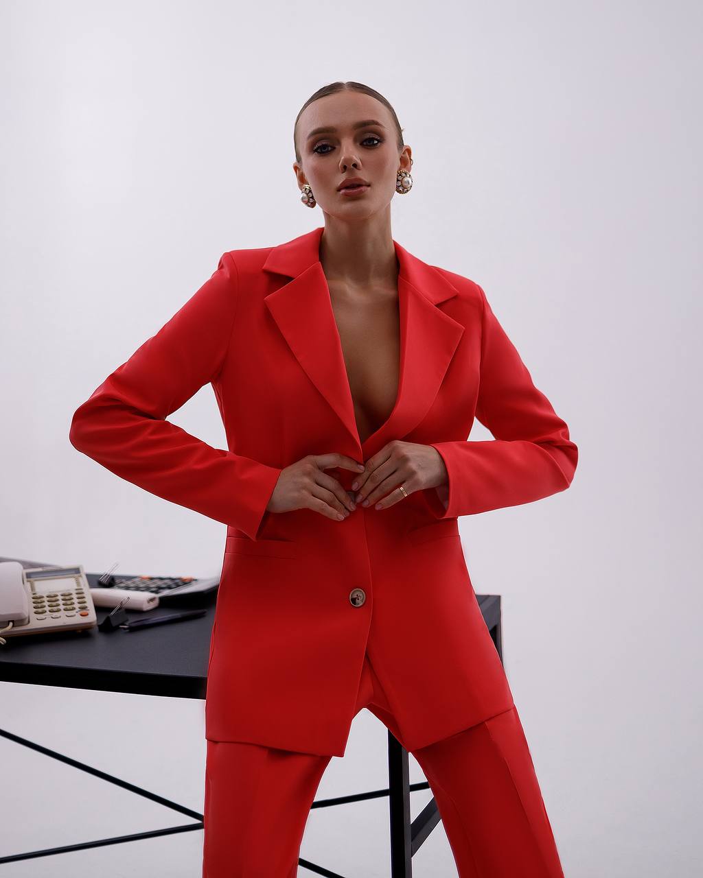 Stylish Trouser Suit with Lined Jacket Ideal for Any Occasion