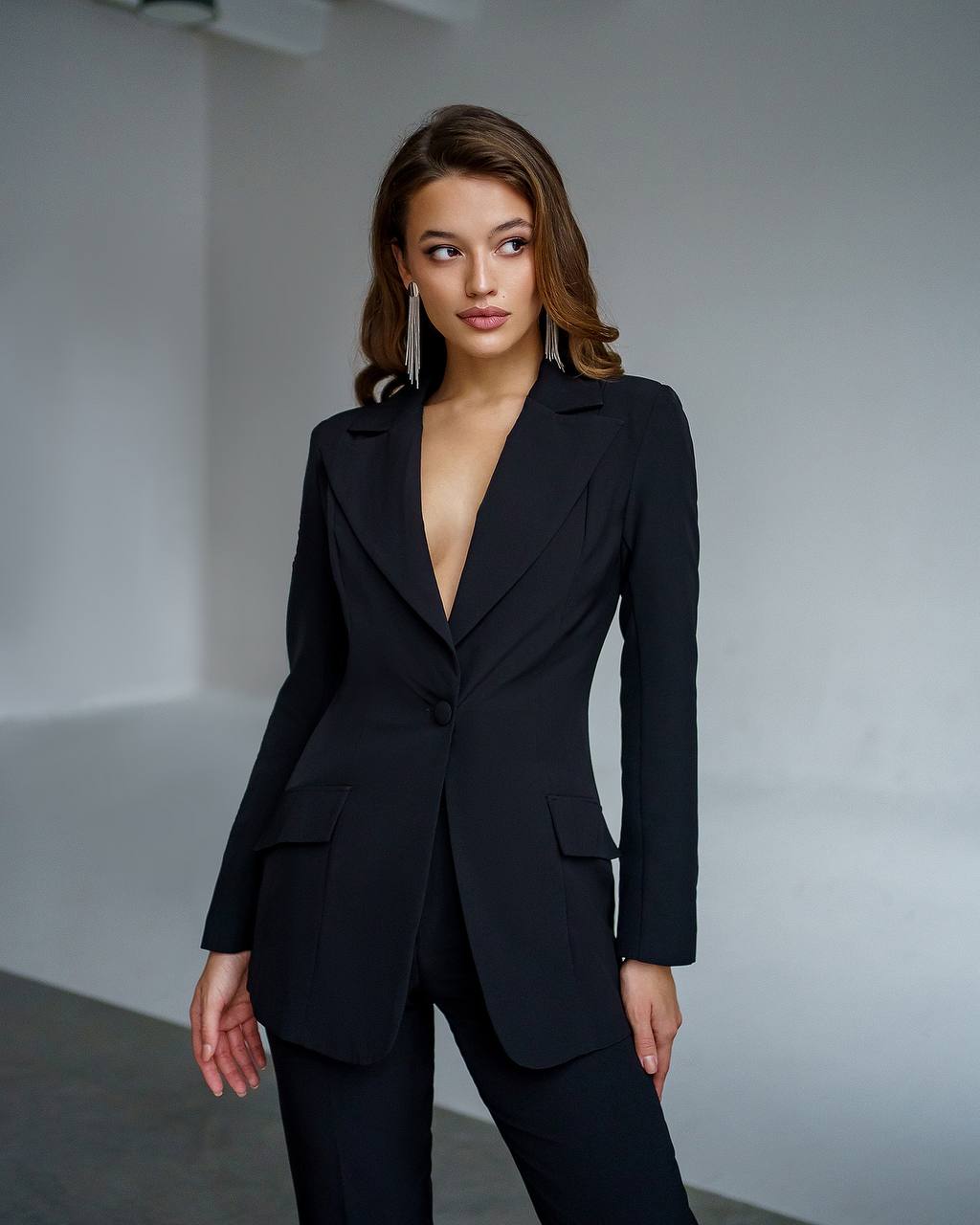 Women's Elegant Black Suit With Crepe Diagonal Fabric