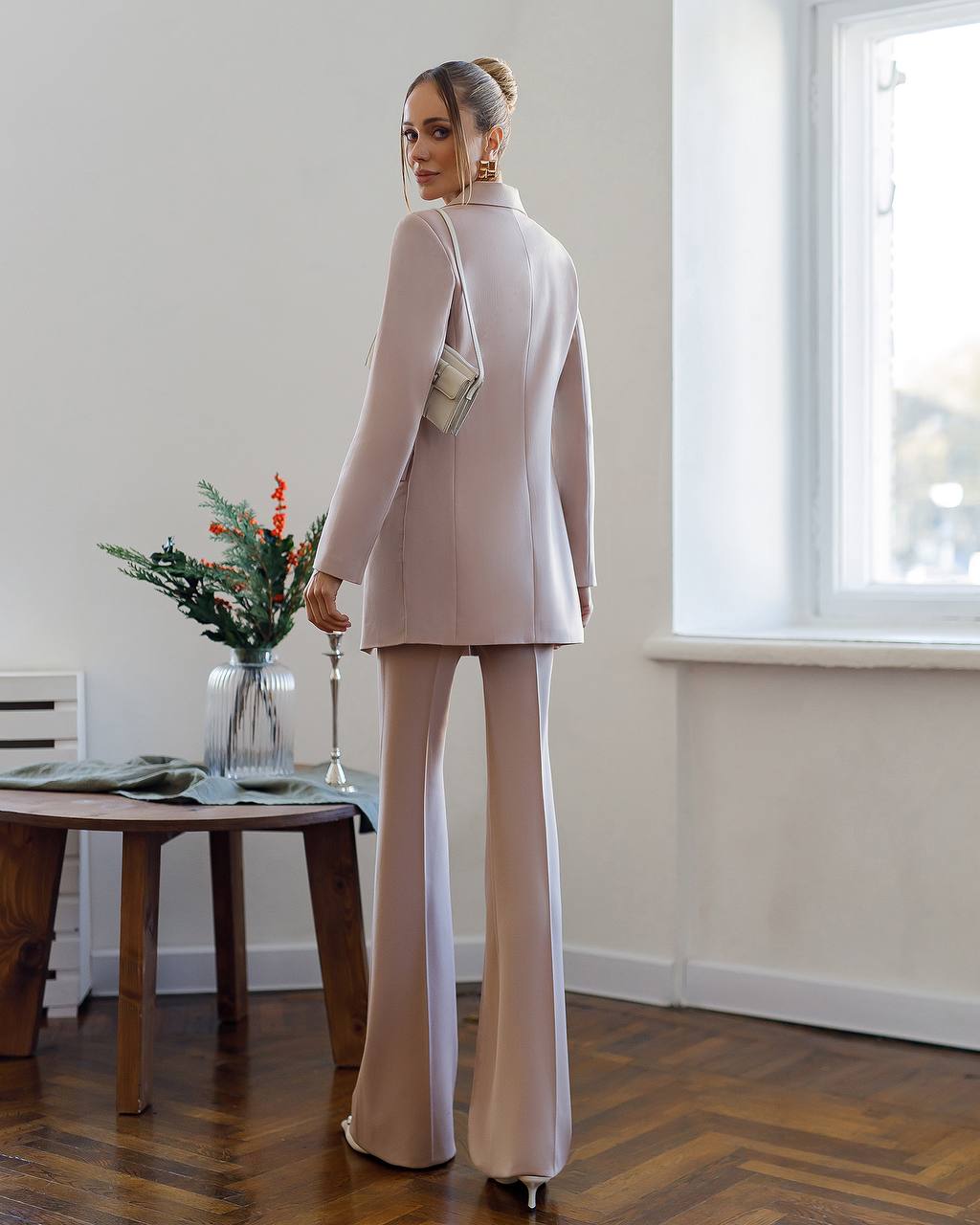 Elegant Women's Verona Suit in Beige with Jacket and Trousers