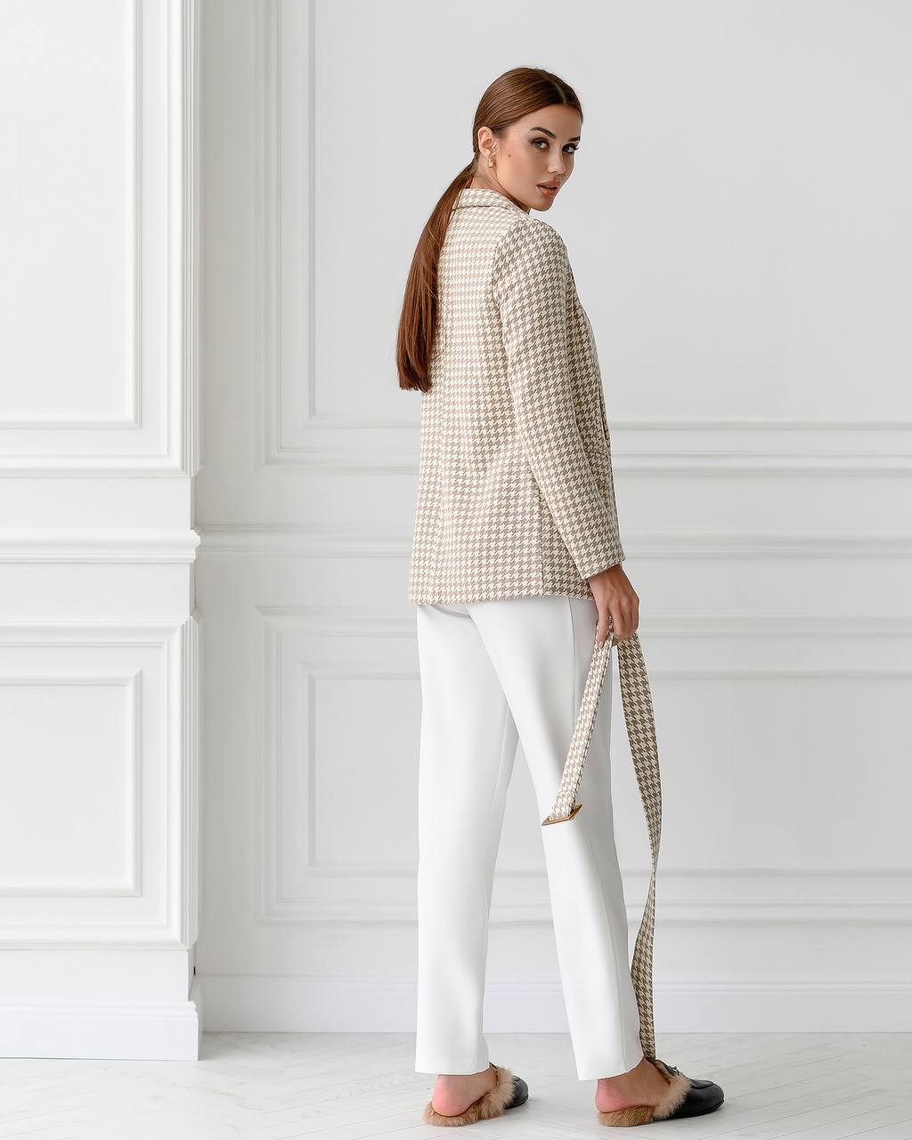 Stylish Beige Blazer for Women with Pockets and Elegant Design
