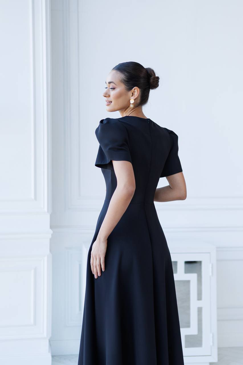 Elegant Women's Black Diagonal Crepe Dress with Puff Sleeves