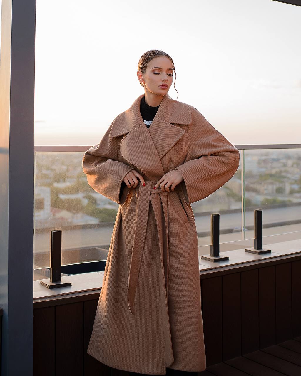 Oversized Women's Coat in Camel Color with Wool Thread