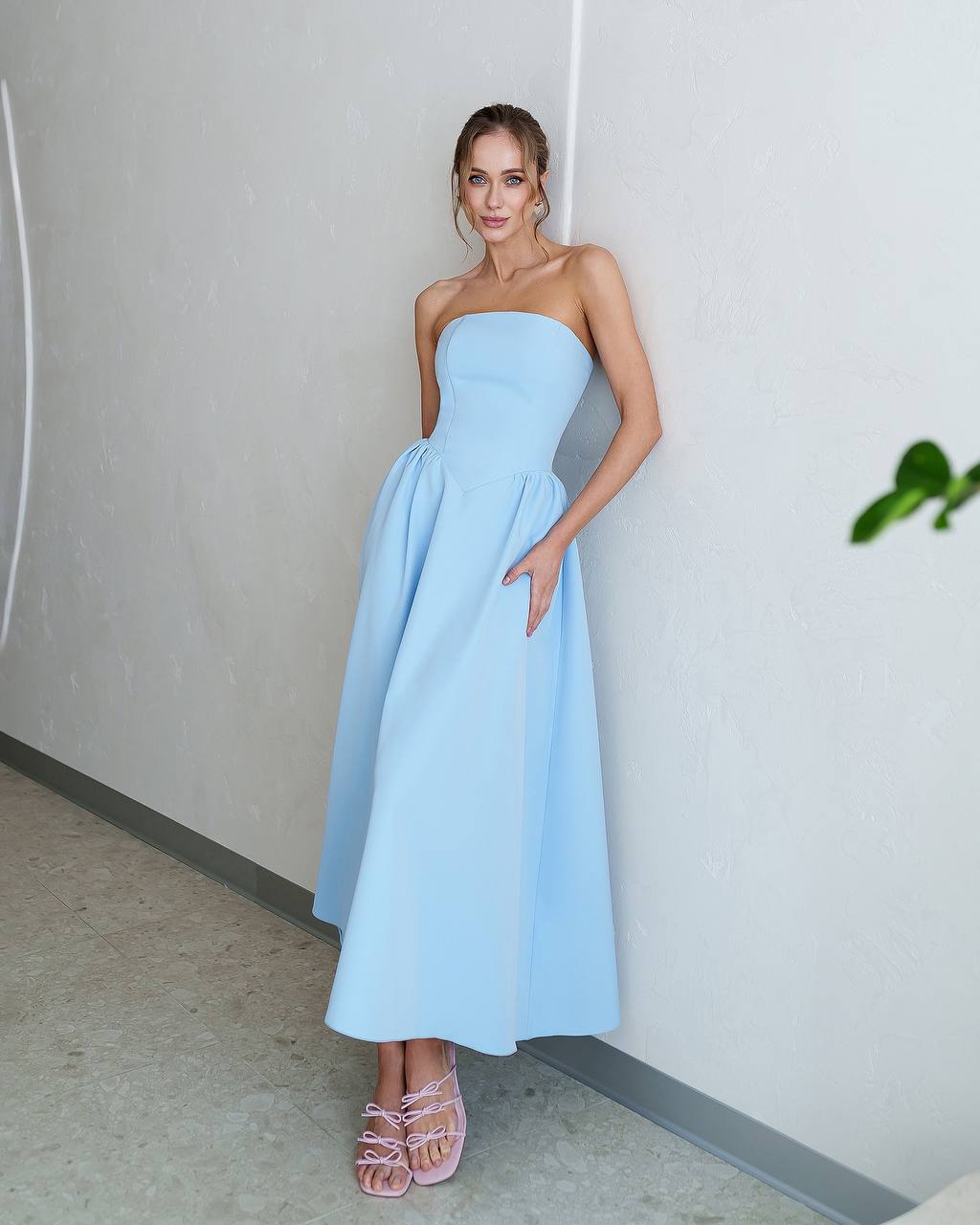 Elegant Strapless Midi Dress in Premium Crepe Fabric