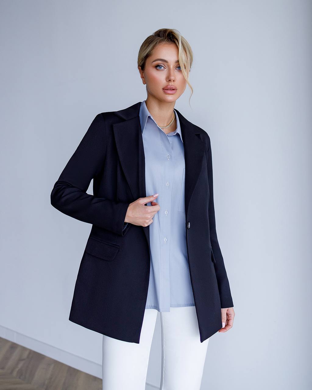 Elegant Black Blazer for Stylish Women Perfect for Formal Occasions and Casual Outfits