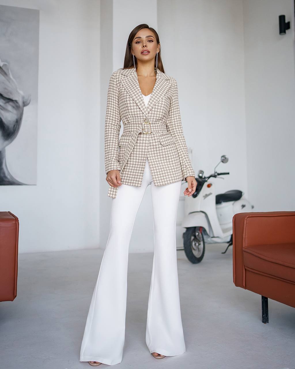 Stylish Beige Blazer for Women with Pockets and Elegant Design