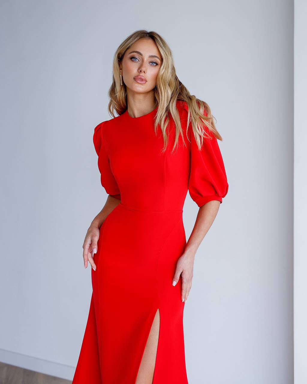Elegant Women's Midi Dress with Puff Sleeves and Side Slit