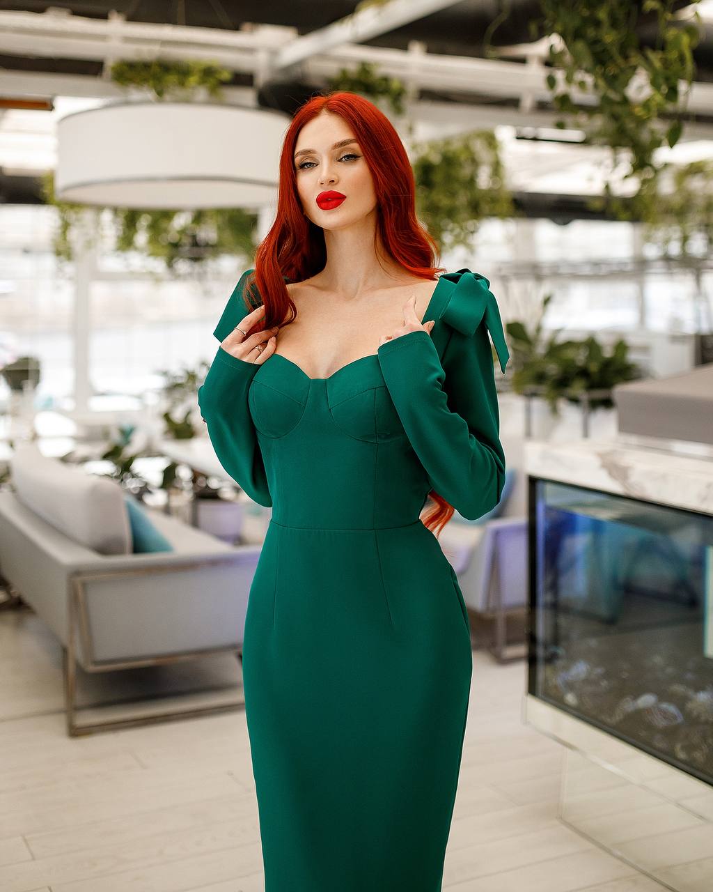 Elegant Emerald Green Long Sleeve Dress with Shoulder Bow Detail