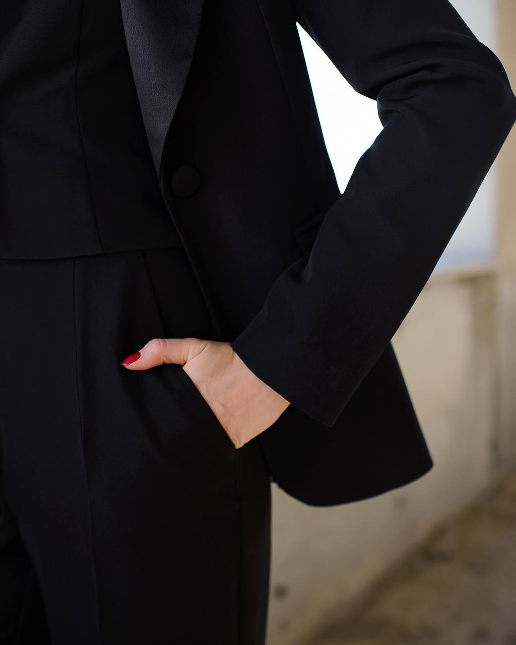 Womens Premium Diagonal Crepe Suit with Satin Collar