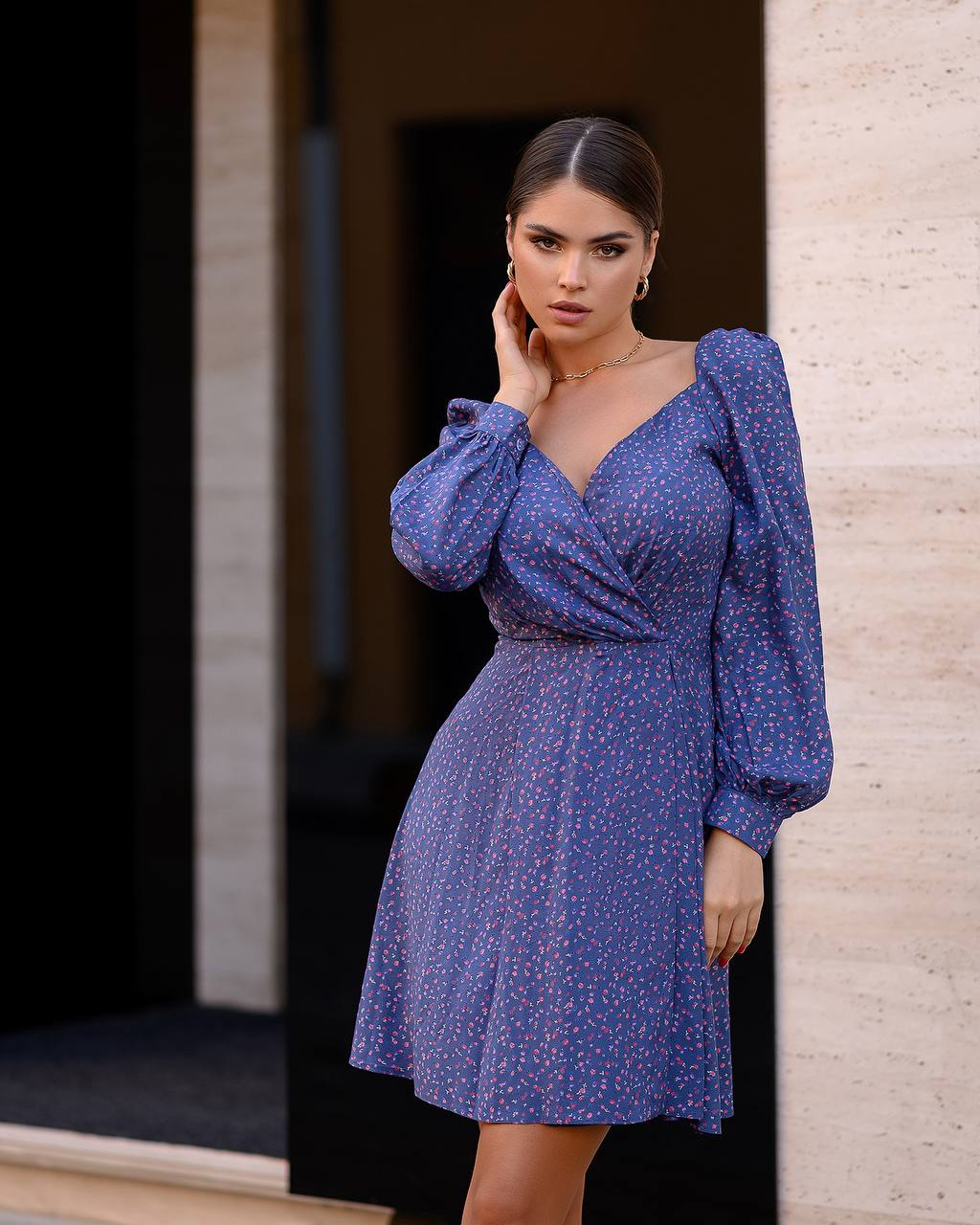 Floral Print Staple Dress with Long Sleeves in Blue