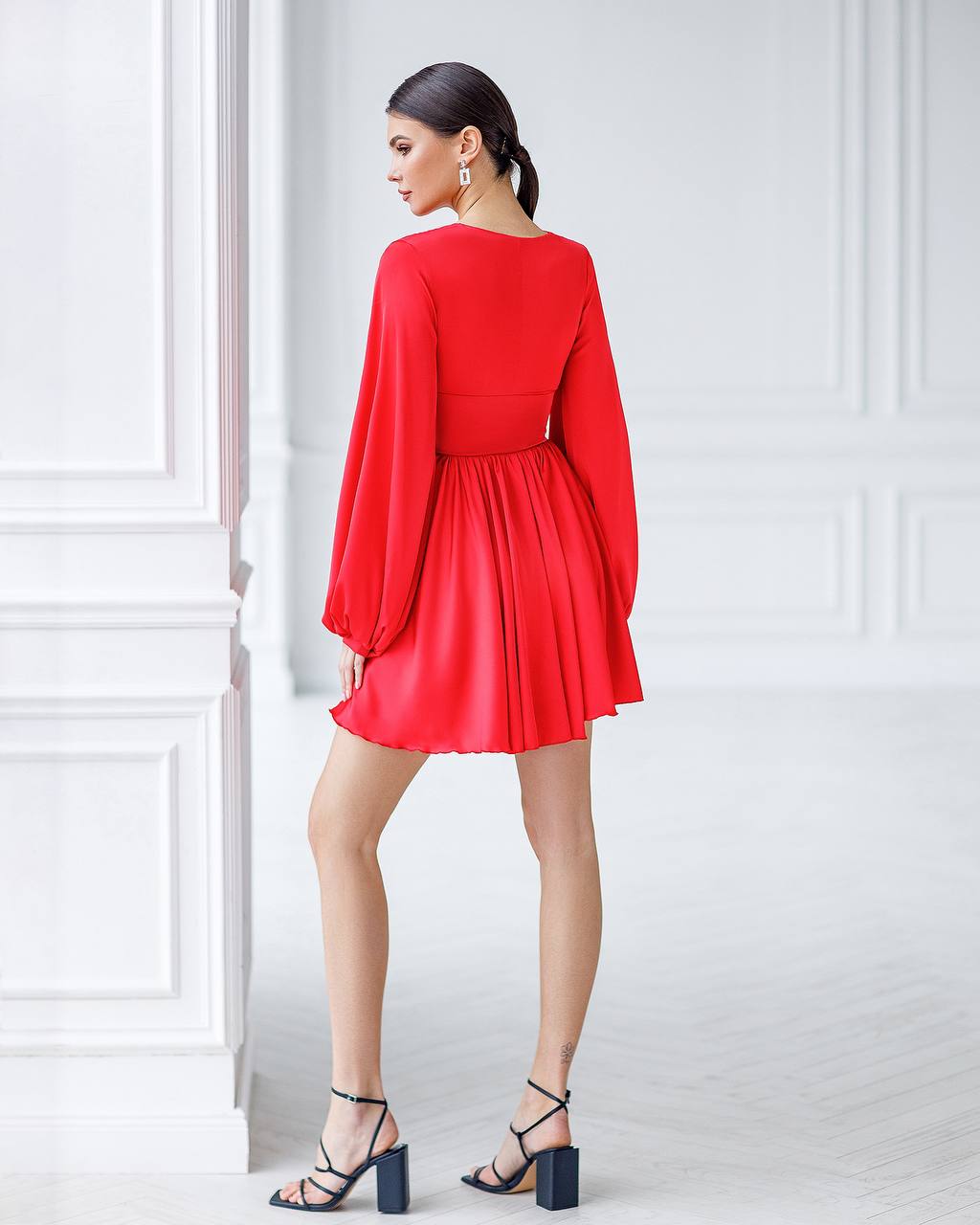 Elegant Red Thick Silk Dress with Long Balloon Sleeves