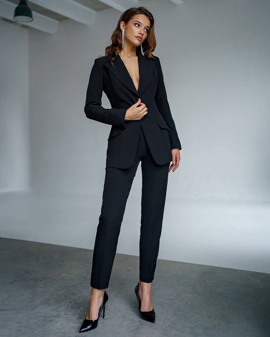 Women's Elegant Black Suit With Crepe Diagonal Fabric