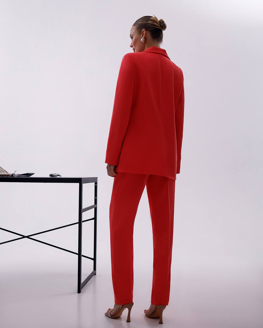Stylish Trouser Suit with Lined Jacket Ideal for Any Occasion