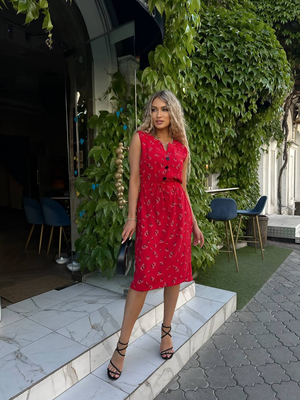 Red Sleeveless Midi Dress with Floral Print and Buttons