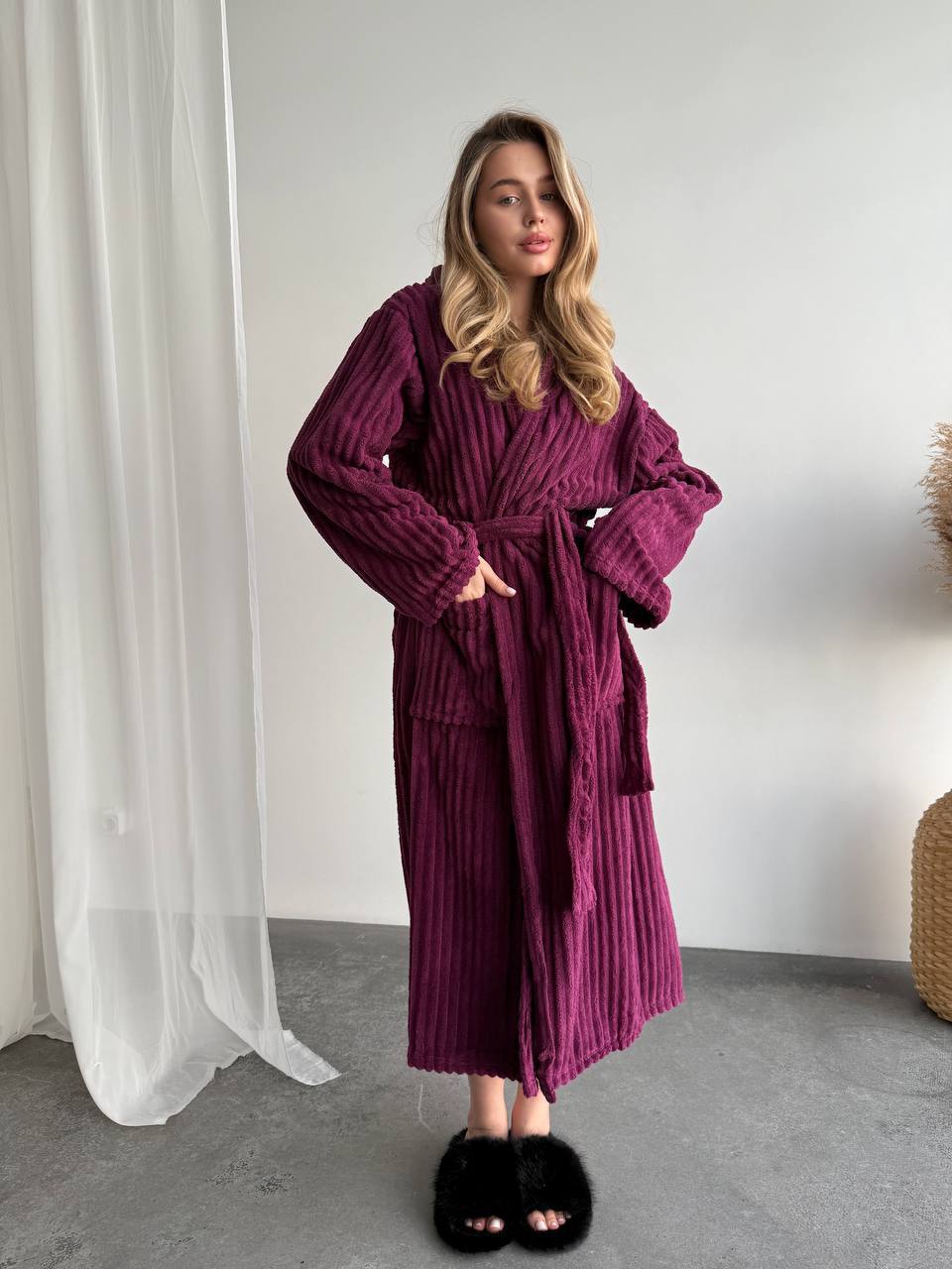 Stylish Unisex Robe with Hood and Pockets for Comfort and Style