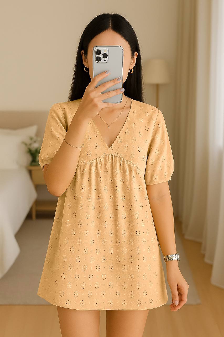 Lightweight Summer Dress with V-Neck and Puff Sleeves