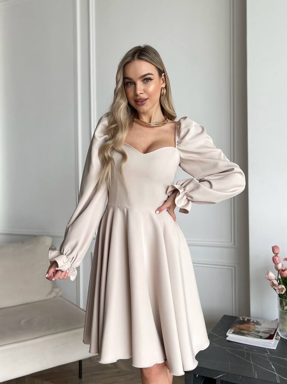 Elegant Women's Dress with Flared Skirt and Puff Sleeves