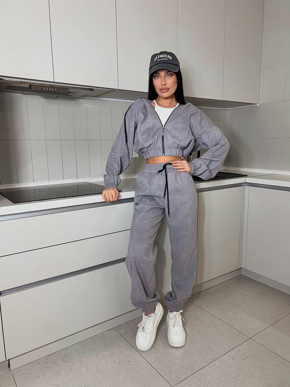 Stylish Grey Tracksuit Set for Comfort and Elegance