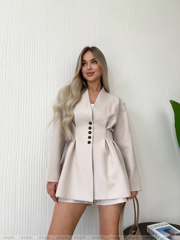 Elegant Women's Beige Suit with Tailored Blazer and Shorts