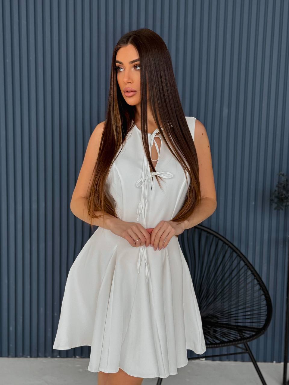 Elegant White Sleeveless Dress with Bow Detail