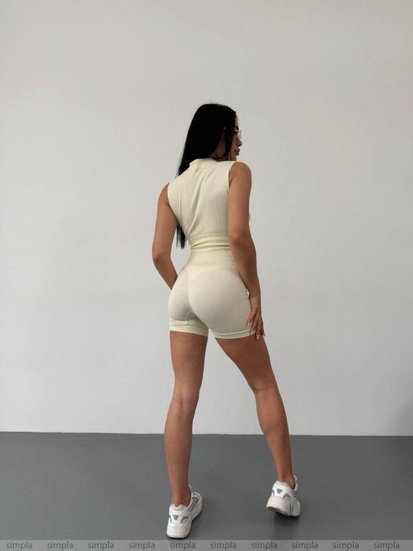 Stylish Seamless Ribbed Two-Piece Set with Waist Shaping and Zip-Up Top