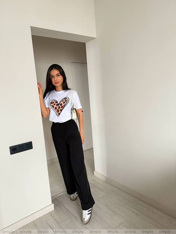 Casual Two-Piece Outfit with Printed Cotton T-Shirt and Tailored Pants