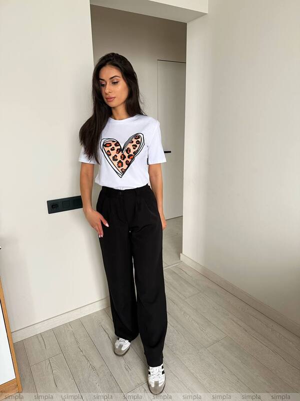Casual Two-Piece Outfit with Printed Cotton T-Shirt and Tailored Pants