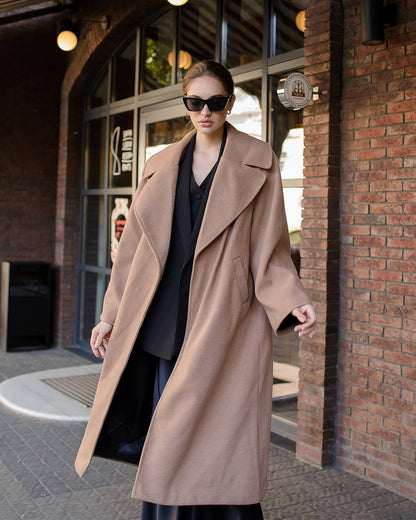 Oversized Women's Coat in Camel Color with Wool Thread