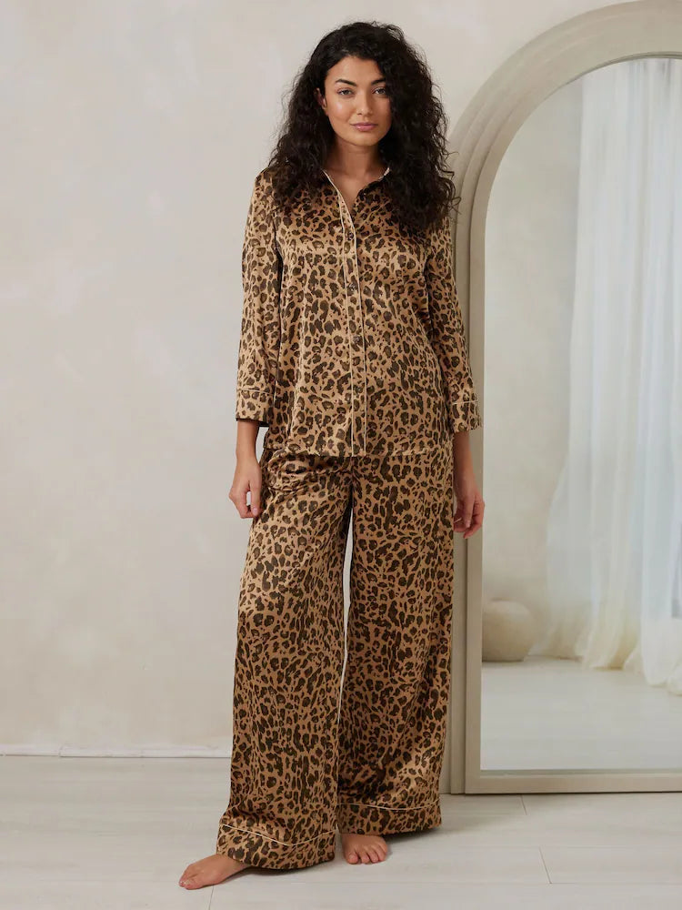 Womens Cozy Leopard Print Fleece Pajamas