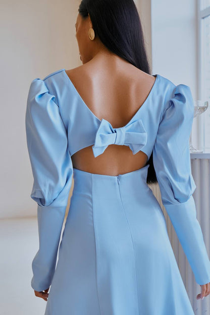 Light blue dress with a bow detail on the back, worn by a person.