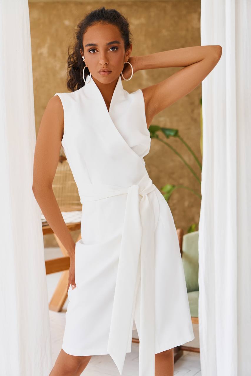 Elegant Sleeveless Wrap Dress with Belt in Classic Style