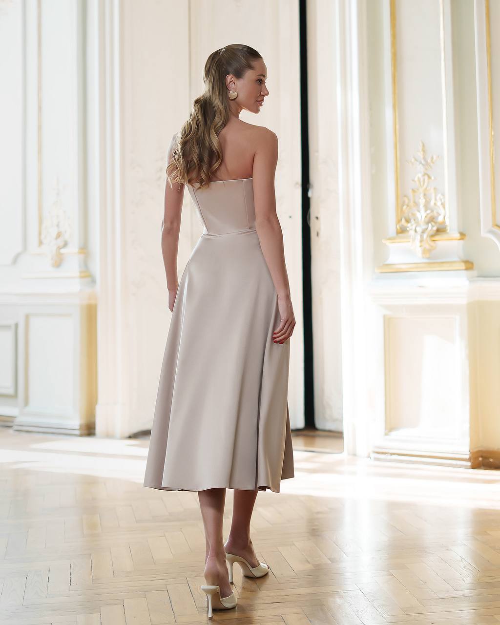 Elegant Beige Satin Dress with Corset and Flared Skirt for Parties or Weddings