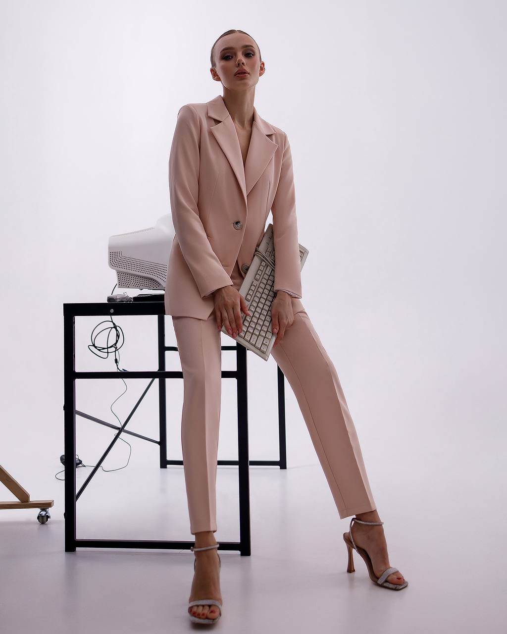 Stylish Beige Trousers Suit with Lined Jacket for Elegant Occasions