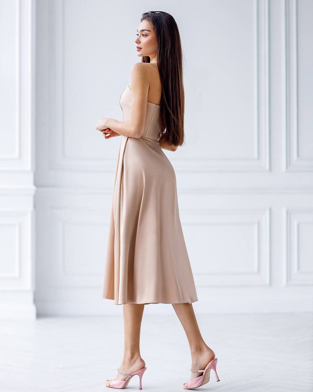 Elegant Beige Satin Dress with Corset and Flared Skirt for Parties or Weddings