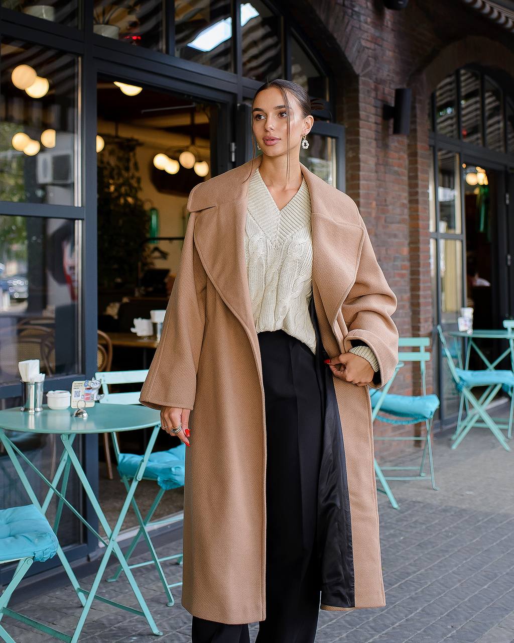 Oversized Women's Coat in Camel Color with Wool Thread