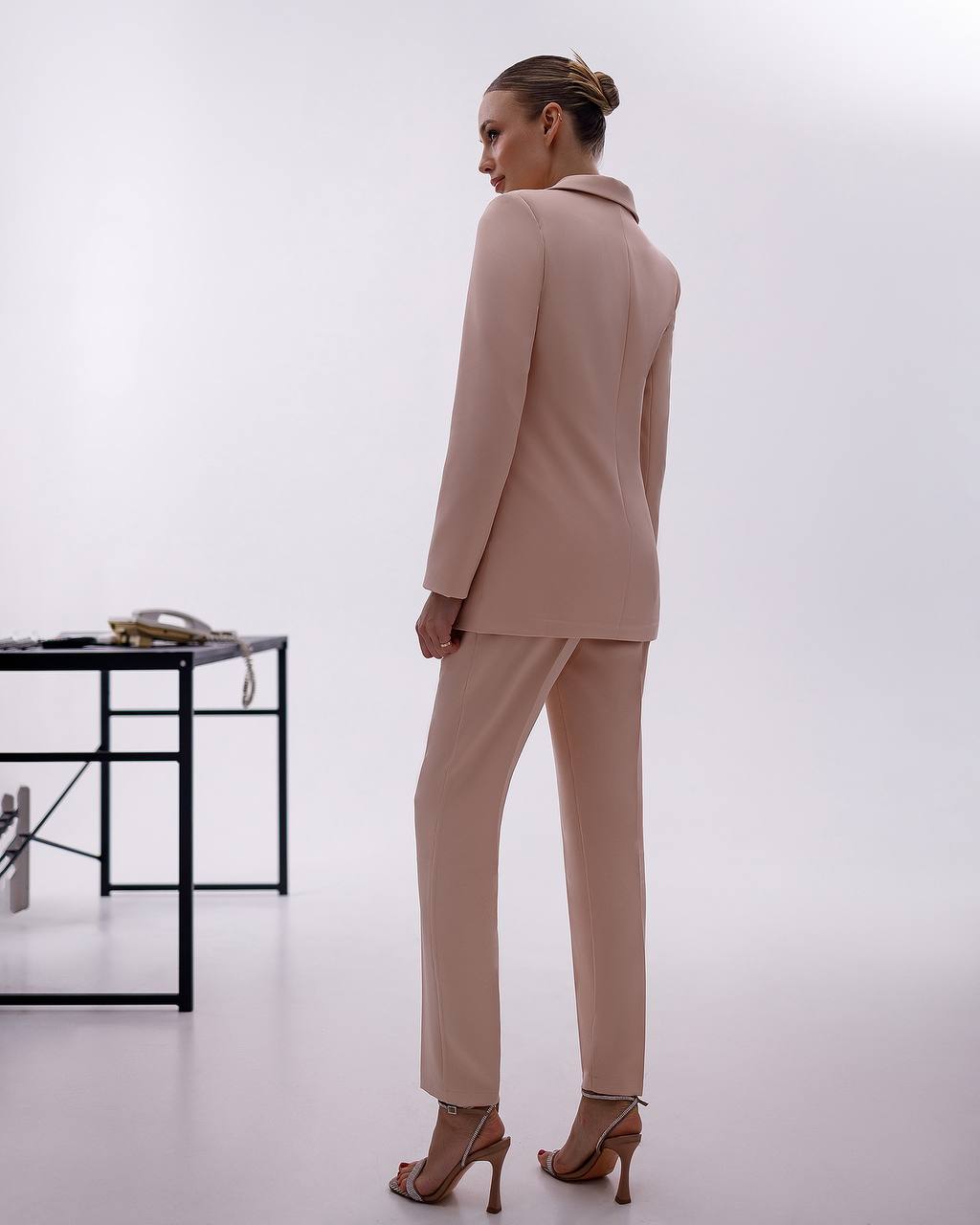 Stylish Beige Trousers Suit with Lined Jacket for Elegant Occasions