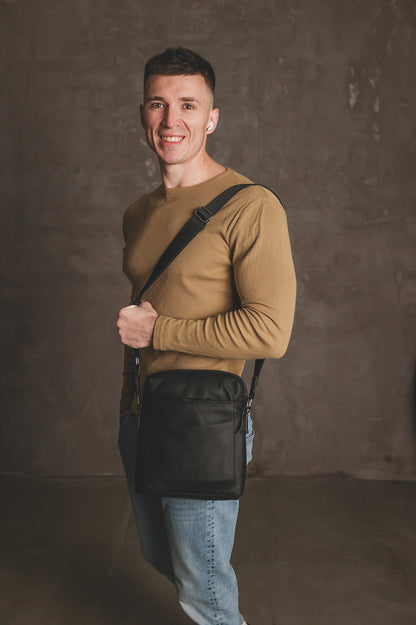 Handmade Mens Black Genuine Leather Messenger Bag Classic Crossbody