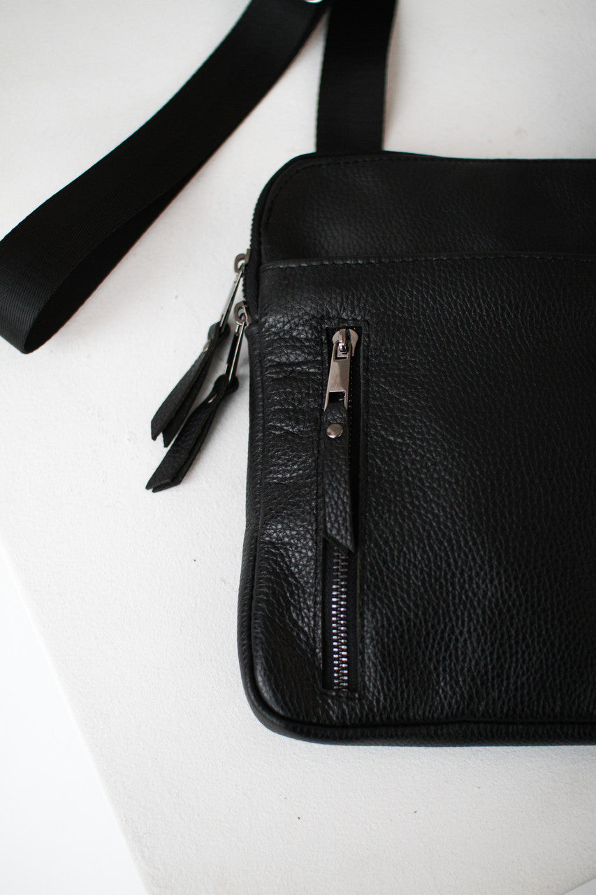 Handmade Mens Leather Crossbody Bag Black Classic Messenger Design Gift for Him