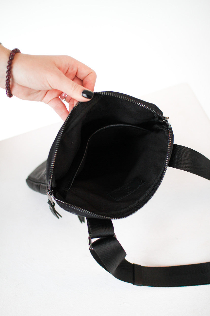 Handmade Mens Leather Crossbody Bag Black Classic Messenger Design Gift for Him