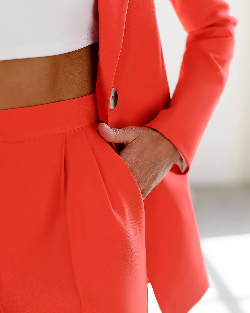 Stylish Trouser Suit with Lined Jacket Ideal for Any Occasion