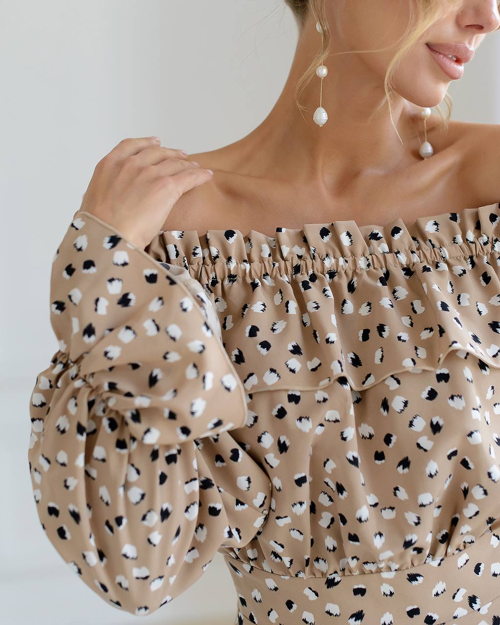 Chic Off-Shoulder Floral Dress in Soft Fabric for Stylish Occasions