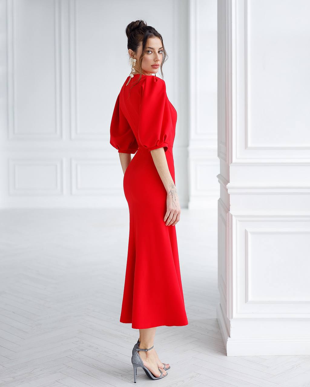 Elegant Women's Midi Dress with Puff Sleeves and Side Slit