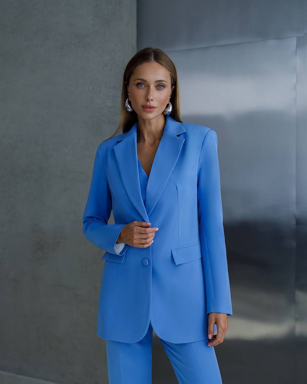 Three-Piece Women's Suit with Vest in Blue Diagonal Crepe Fabric