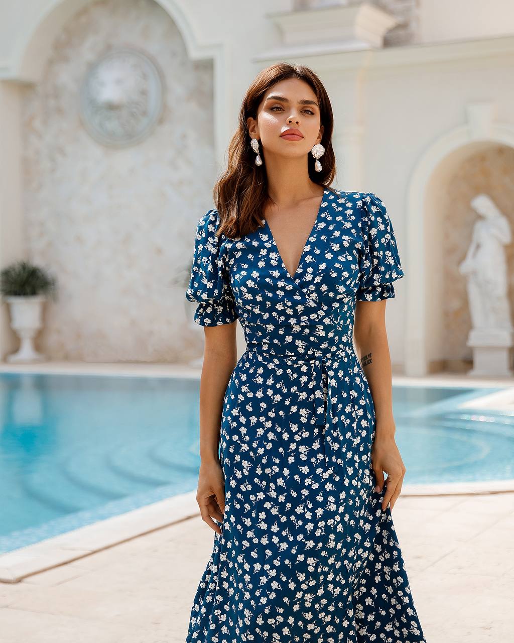 Elegant Blue Floral Midi Dress with Puff Sleeves