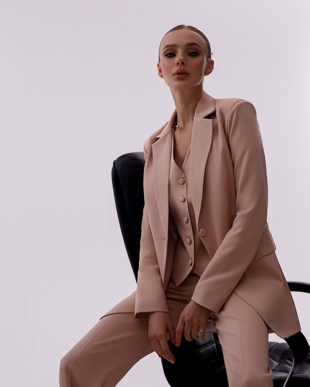Women's Three-Piece Suit with Vest in Diagonal Suit Crepe Fabric