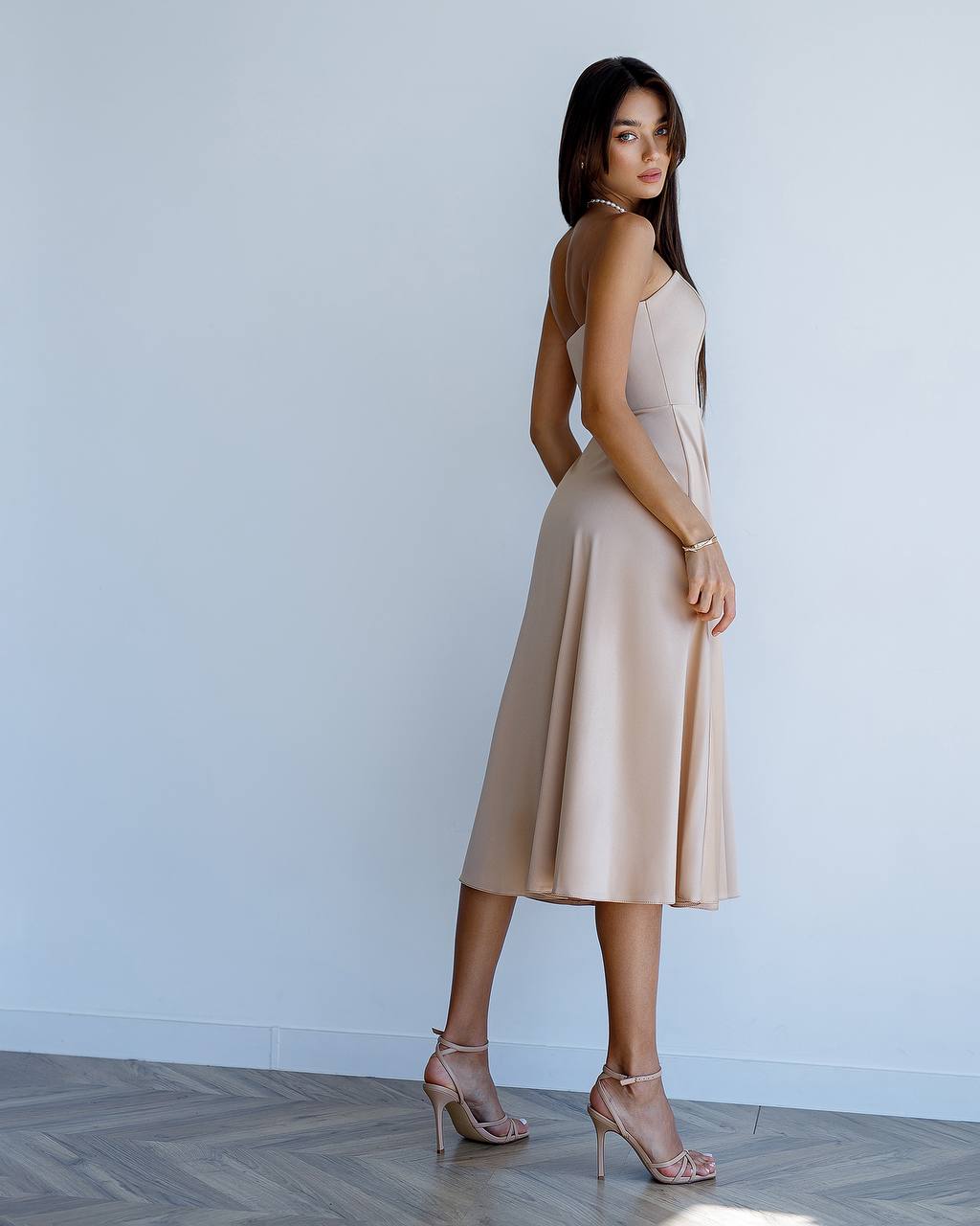 Elegant Beige Satin Dress with Corset and Flared Skirt for Parties or Weddings