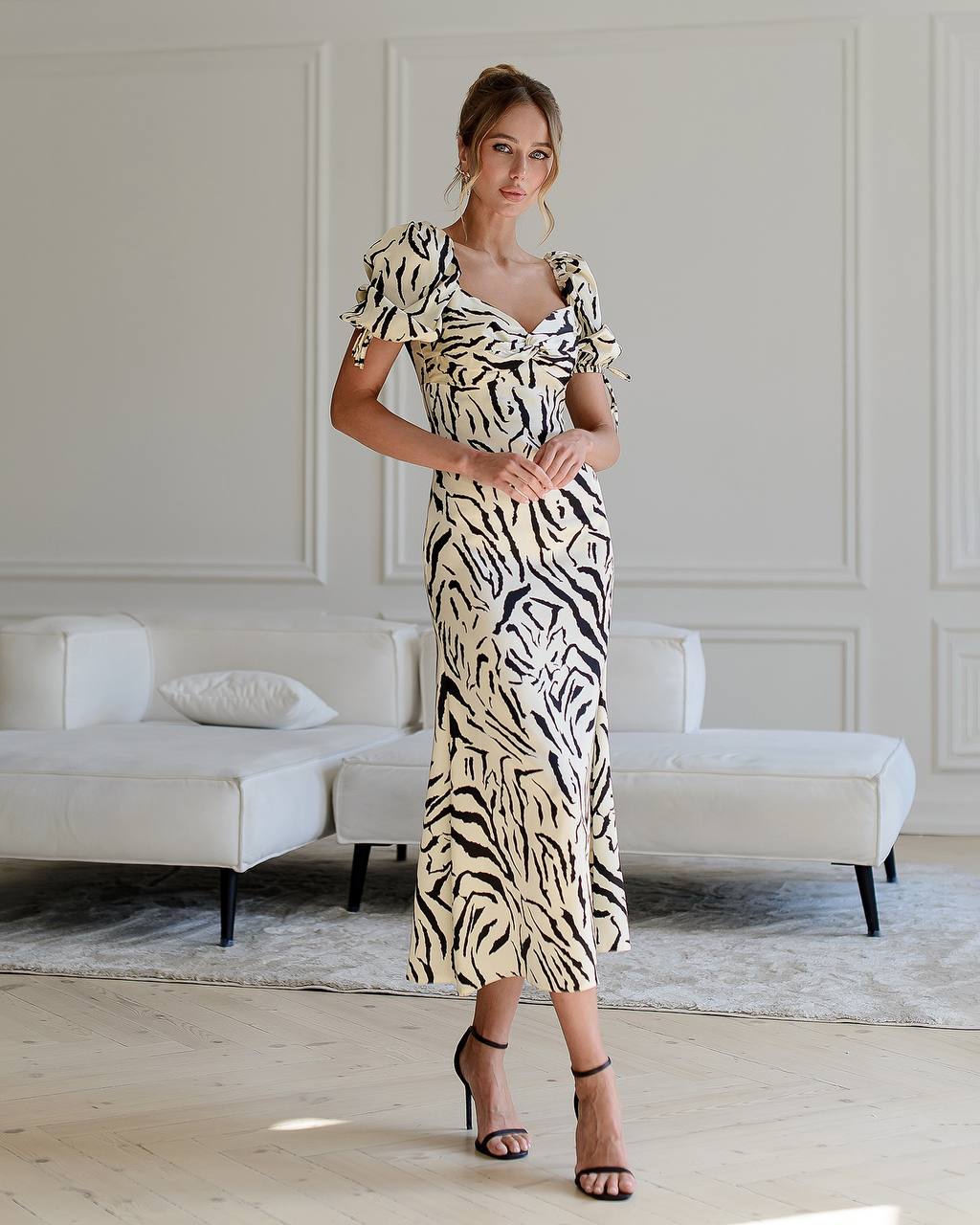 Elegant Dense Printed Silk Dress with Puff Sleeves