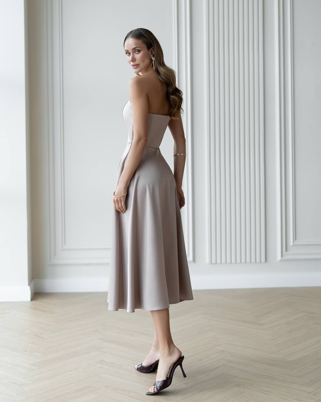 Elegant Beige Satin Dress with Corset and Flared Skirt for Parties or Weddings