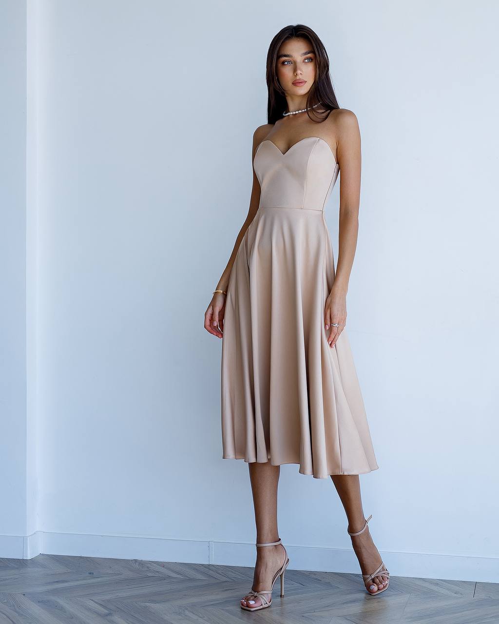 Elegant Beige Satin Dress with Corset and Flared Skirt for Parties or Weddings