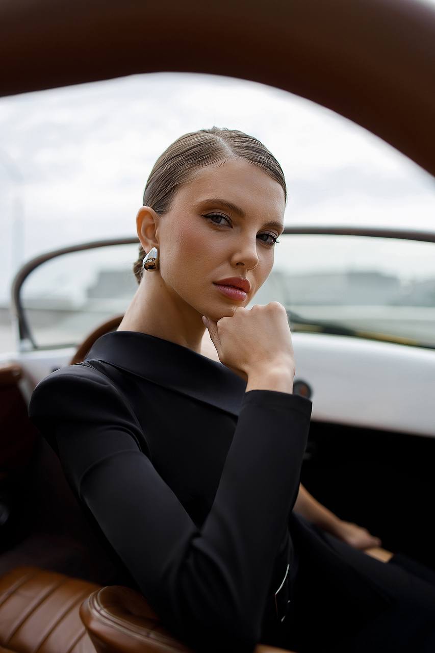 Elegant One-Shoulder Black Midi Dress with Belt